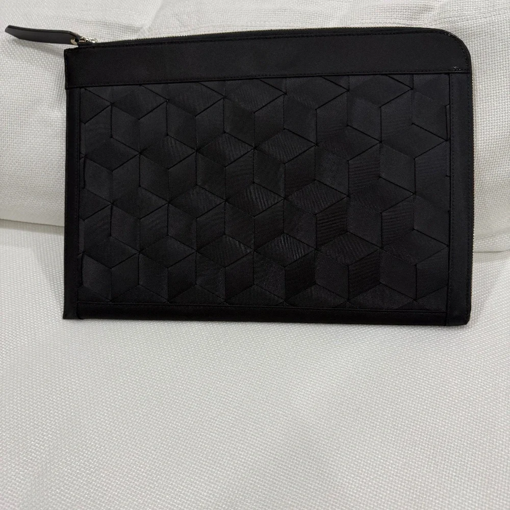 Textured Laptop Bag – Like New (15 inch)